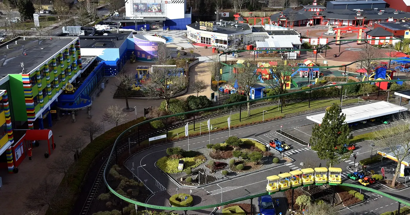 Legoland Billund sett ovenfra, med trafikkskolen og Duploland