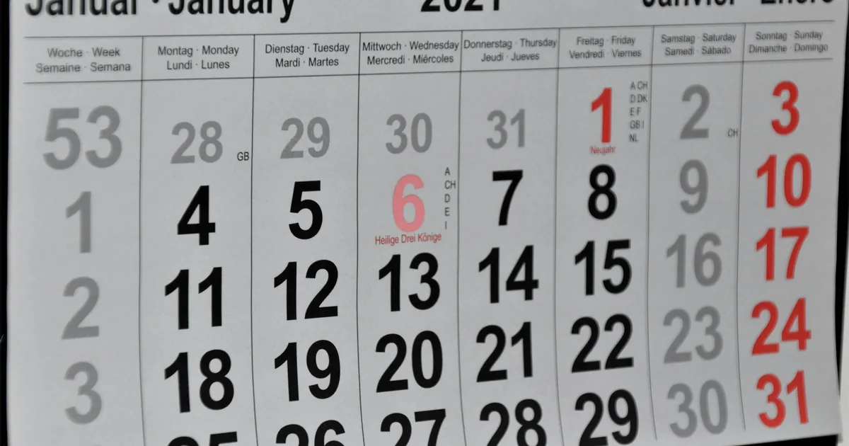 Veggkalender med januar oppslått